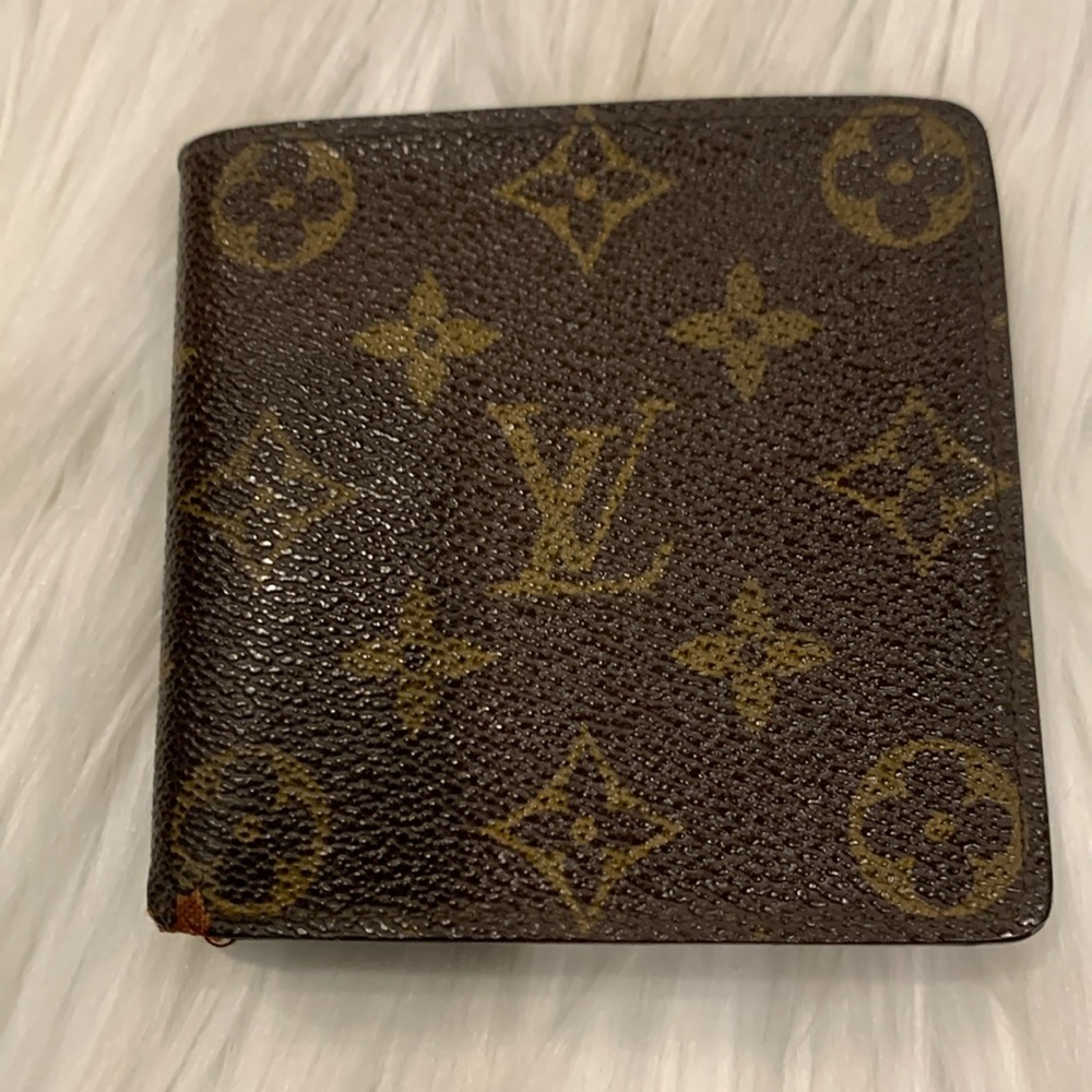 Lv Authentic Men’s Bi- Fold Wallet (Code#Ca0942 - image 1